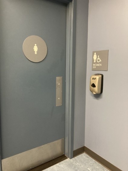 人型を丸で囲んだ女性マーク(UC Davis)