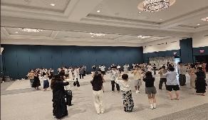 フラダンスの授業の様子